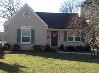 1111 Hawthorne Rd, Grosse Pointe Woods, MI 48236