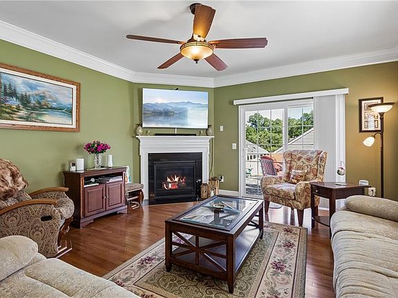3rd image of 4174 Winthrop Cir
