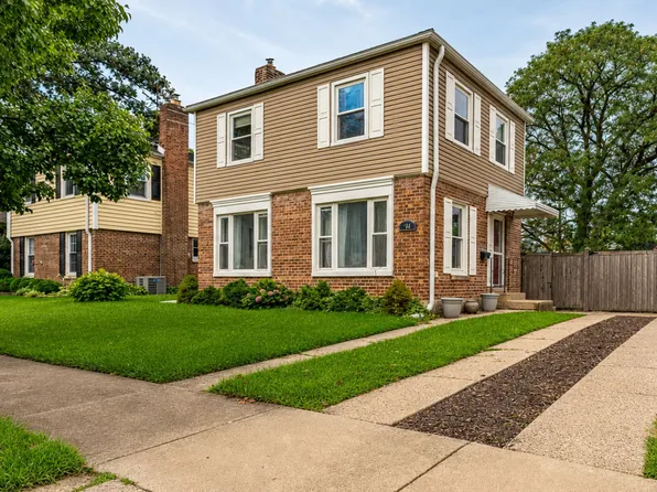 744 Manchester Ave, Westchester, IL 60154
