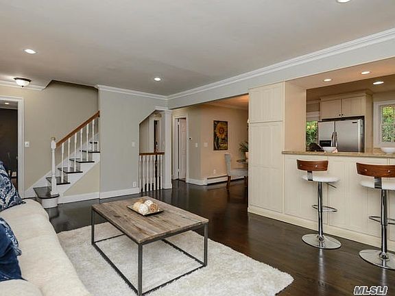4th image of 54 Abbott Dr