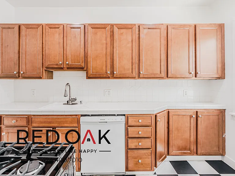 1818 Whitley Ave #203 — Photo 10