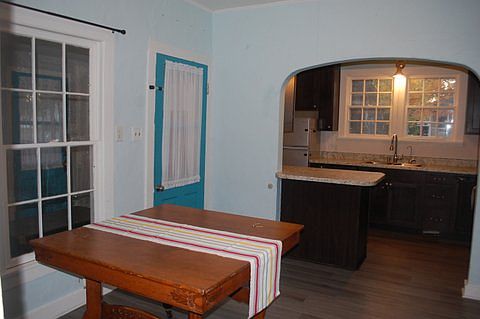 5th image of 603 E Nicholas St