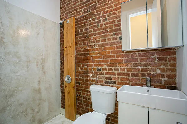 Rented by Zone Corp | media 12