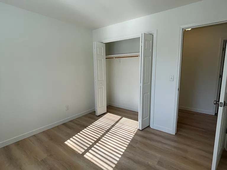 3144 S Virginia Ave — Photo 18