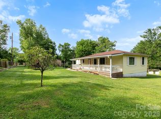 407 Hall St, Hendersonville, NC 28739