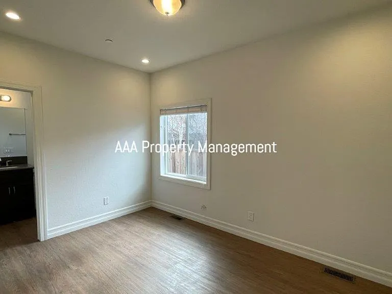 2035 Gill Port Ln #A — Photo 8