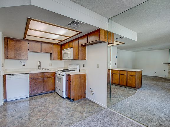 4th image of 825 Rock Springs Dr APT 102