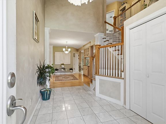 5th image of 12 King Philip Rd