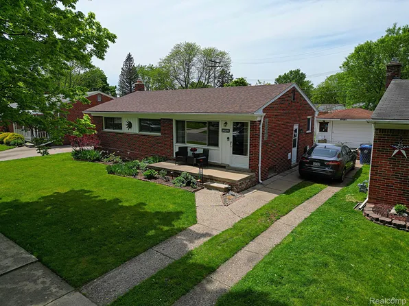 26292 Margareta, Redford, MI 48240