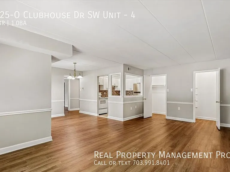 125O Clubhouse Dr SW #4 — Photo 8