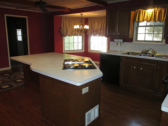 3rd image of 1 Whispering Pines Dr