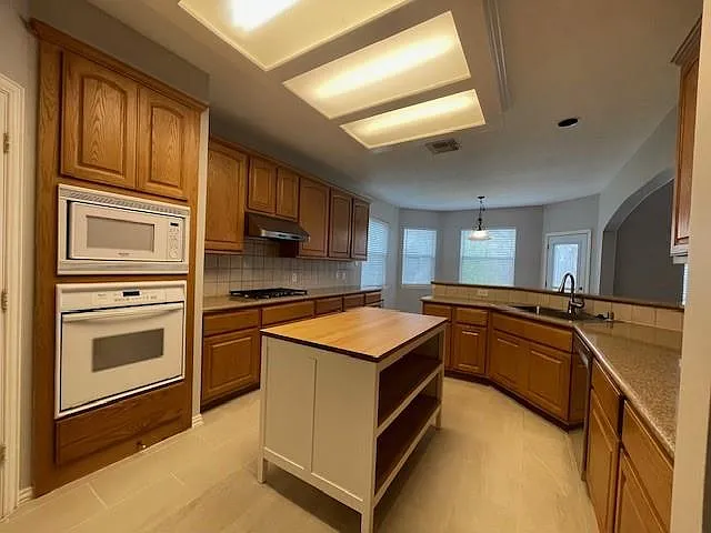 8519 Babbling Brook Ct — Photo 9