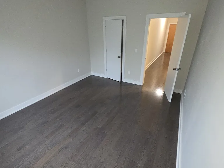 11 Seymour St #10 — Photo 8