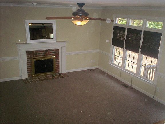 Family Rm w/ gas fp