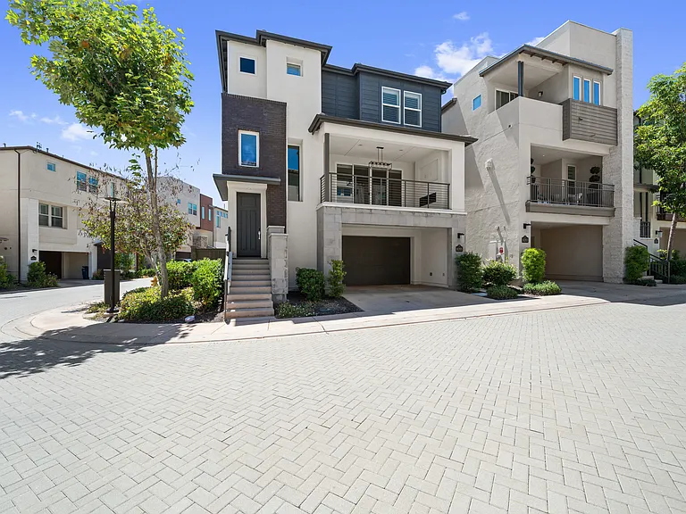 16205 Camden Cir — Photo 51