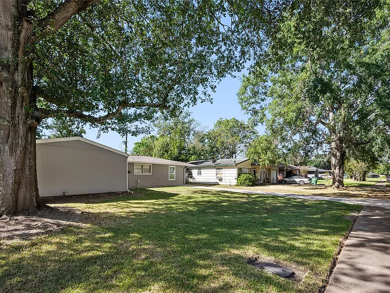 6138 Kenilwood Dr — Photo 15