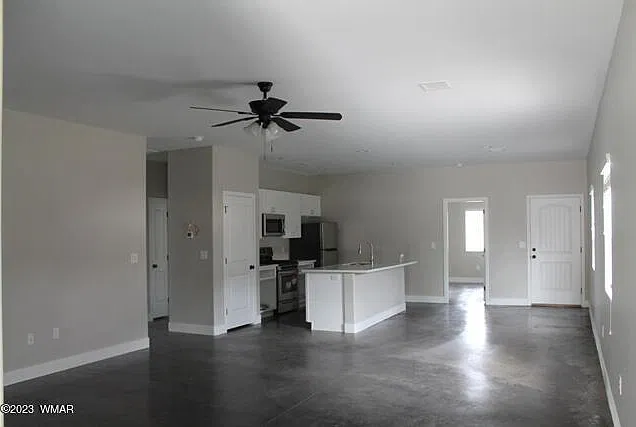 3 bed, 1600 sqft, $2,100 — Photo 2