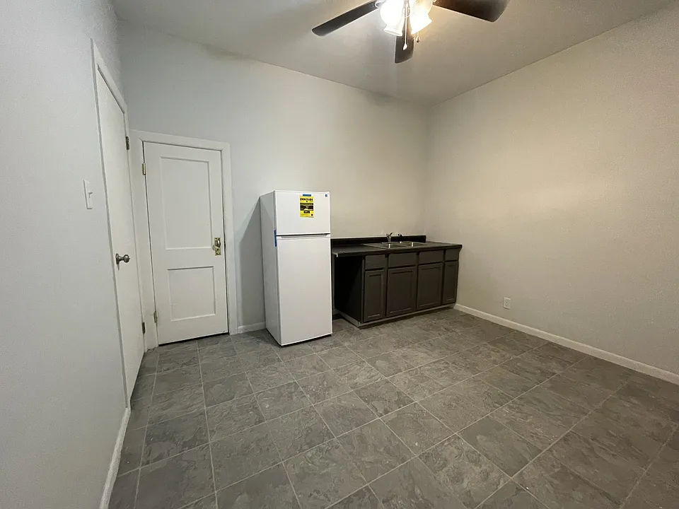 516 W Calvert St #1