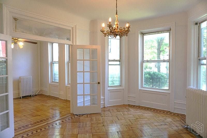 1st image of 547 Hancock St APT 1R