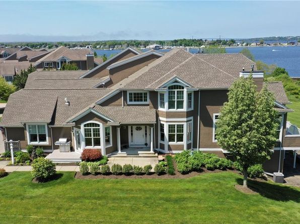 87 Waters Edge St, Tiverton, RI 02878