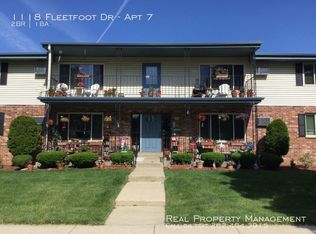 1118 Fleetfoot Dr APT 7, Waukesha, WI 53186