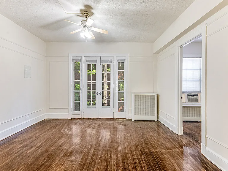 One-bedroom apartment living room
