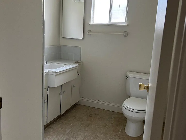 671 E San Carlos Ave — Photo 7