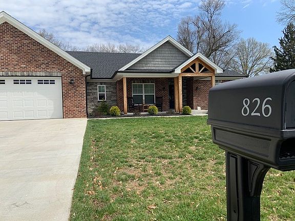 3rd image of 826 Poplar Dr