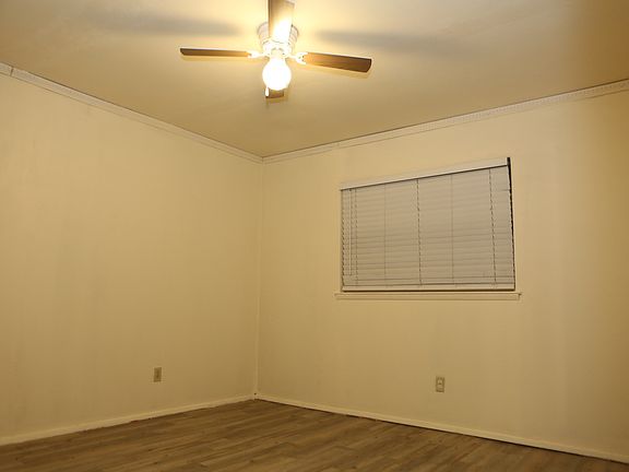 3rd image of 922 Sleepy Hollow Dr