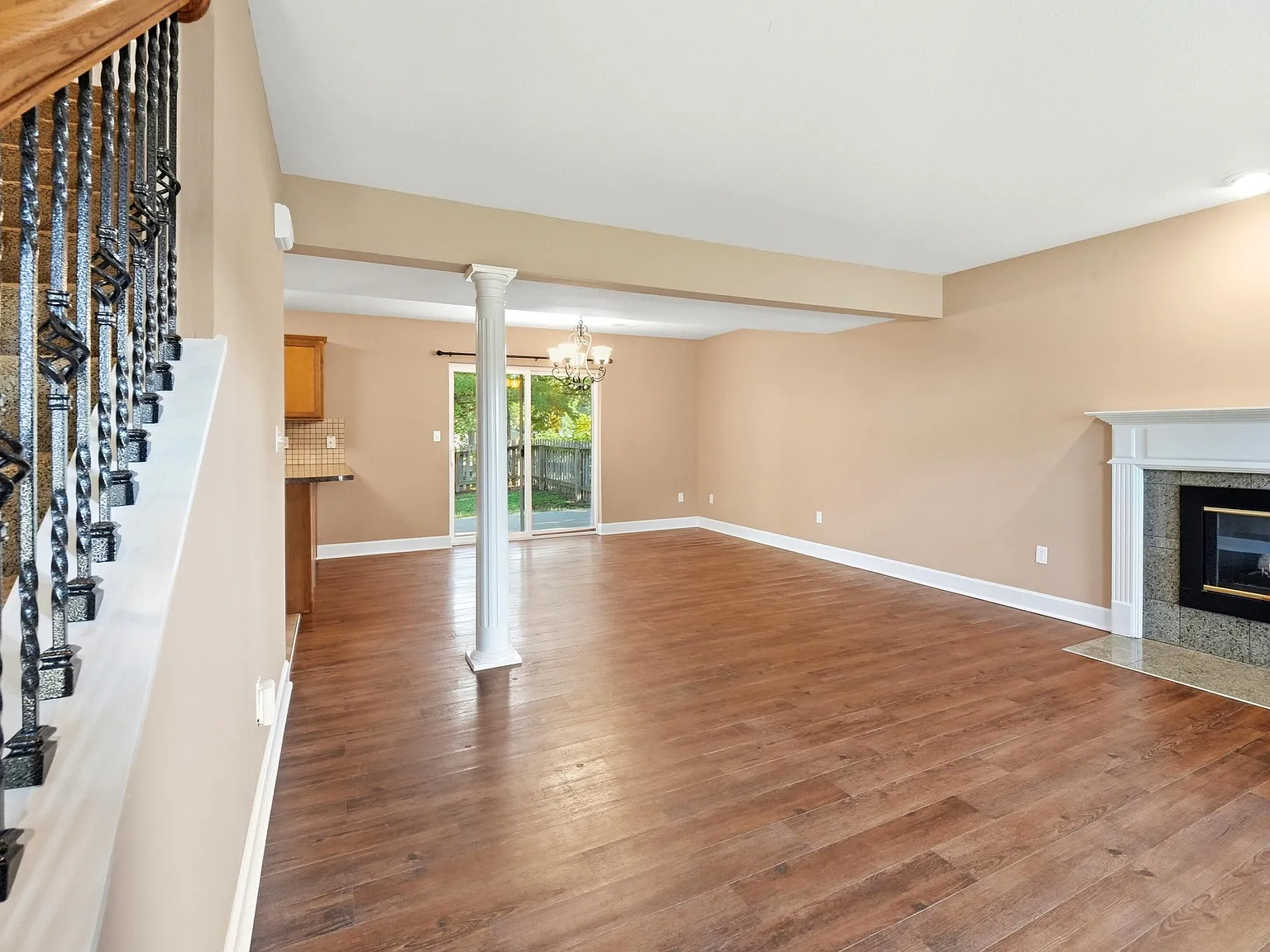 3 bed, 2.5 bath, 1644 sqft, $2,000 — Photo 3