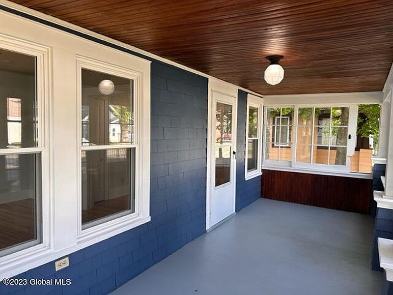 4th image of 1469 Helderberg Avenue