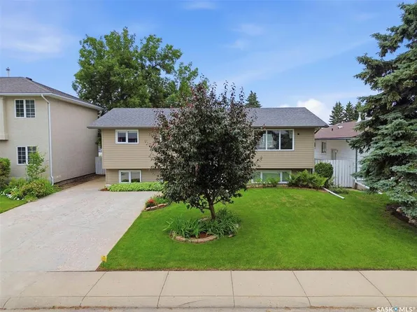 210 Laval CRESCENT, Saskatoon, SK S7H 4N7