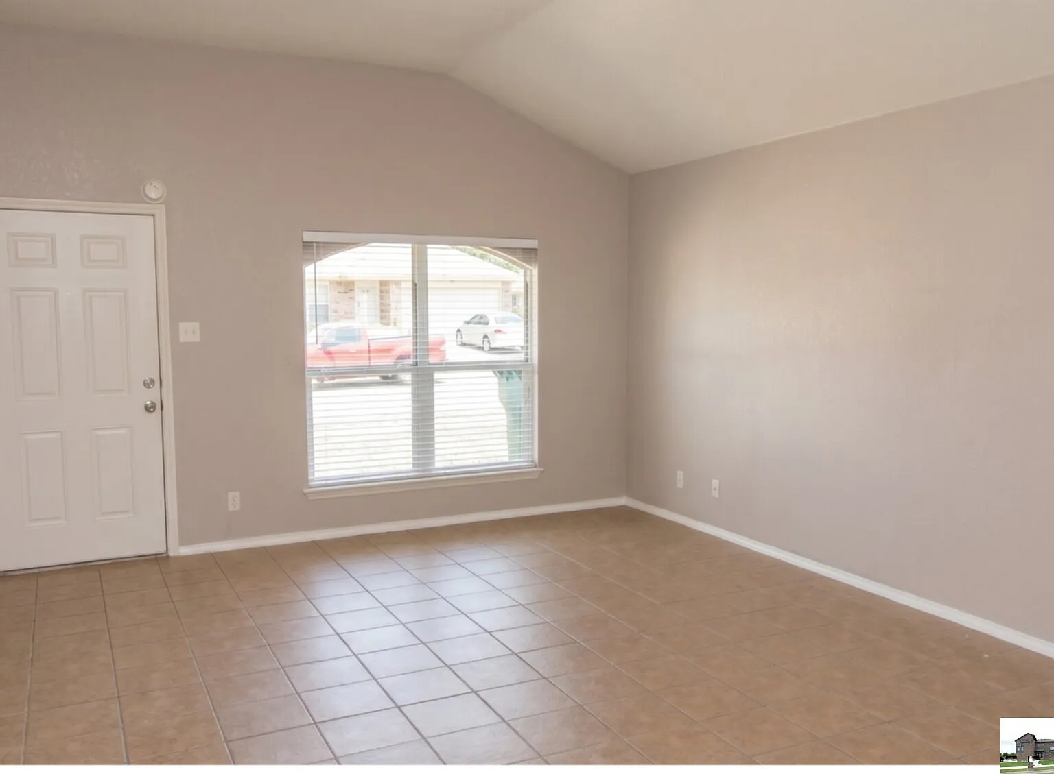3 bed, 2.0 bath, 1158 sqft, $1,050 — Photo 2