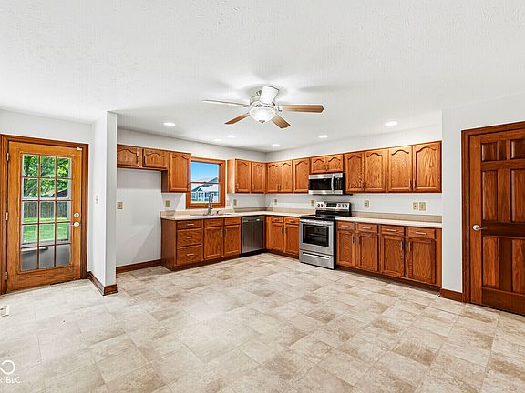 2nd image of 397 Schoolhouse Ln
