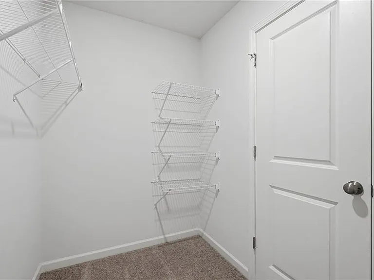 133 Oxford Ln — Photo 18