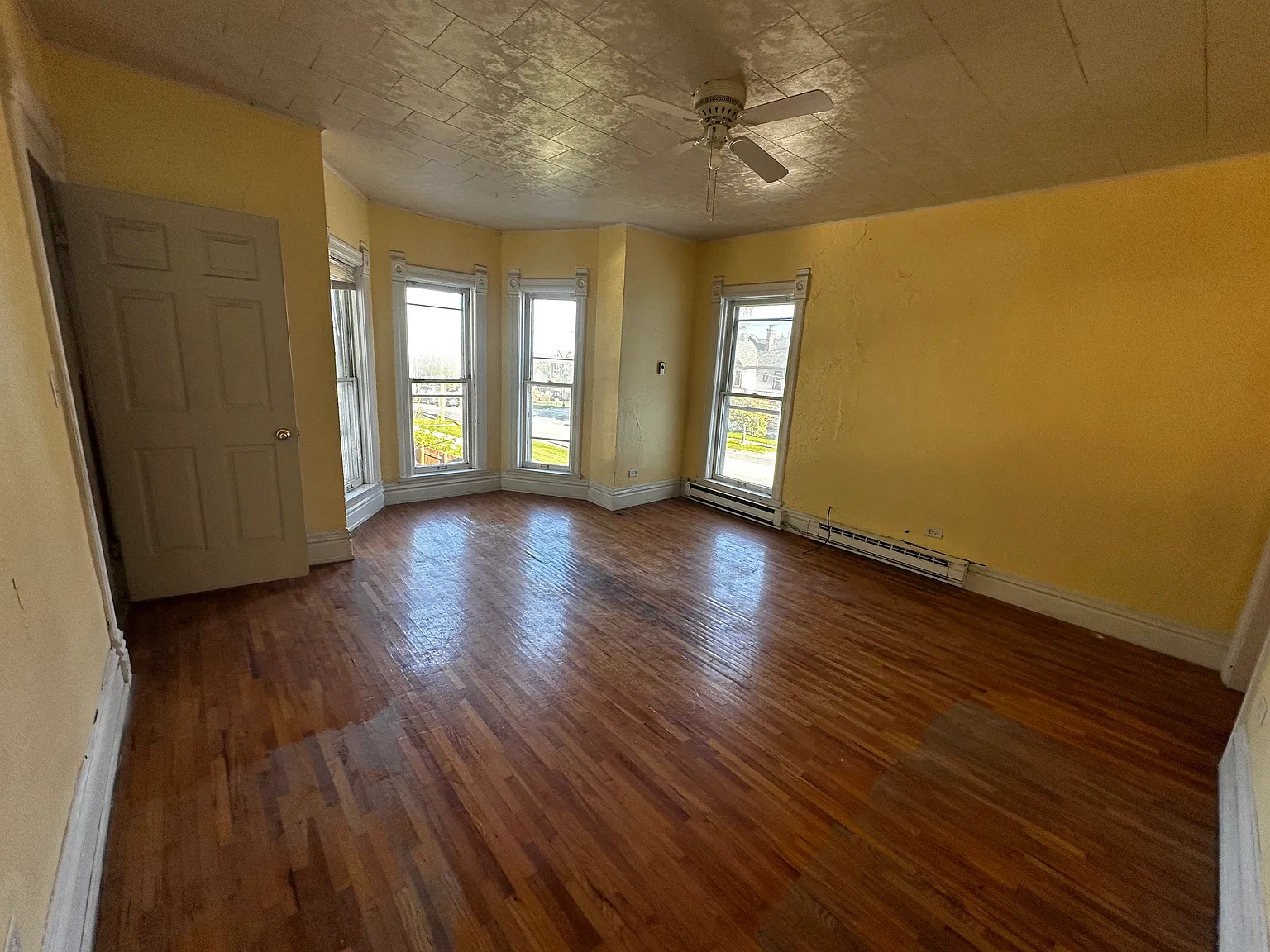 3 bed, 2696 sqft, $5,000 — Photo 4