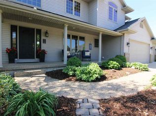 2922 Wellington Dr, Cedar Falls, IA 50613