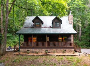 355 Country Ln, Hiawassee, GA 30546