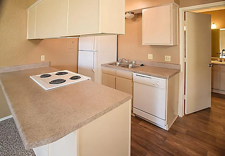 Crestwood Apartments — Photo 7