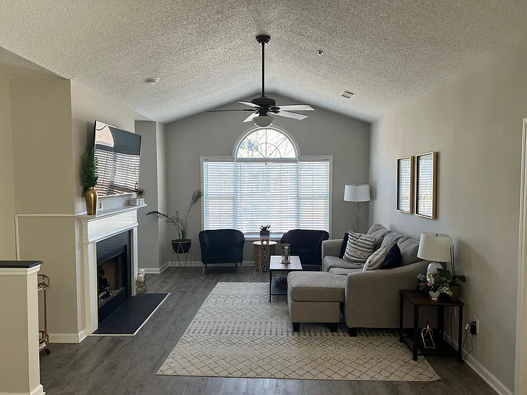 1304 Vinings Forest Ln SE #1304 — Photo 1
