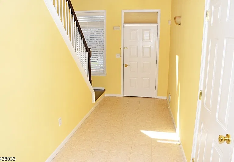 125 Springhill Dr — Photo 2