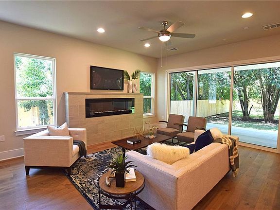 3rd image of 5206 Valley Oak Dr