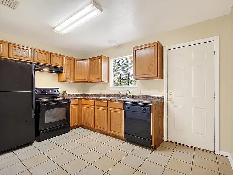 768 Wailes St — Photo 8