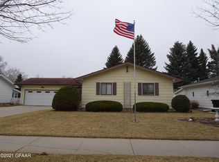 3010 Walnut St, Grand Forks, ND 58201