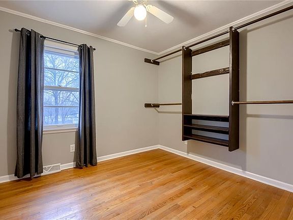 5th image of 4646 N Olive St