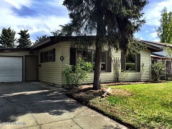 2nd image of 2853 Redwood Pl
