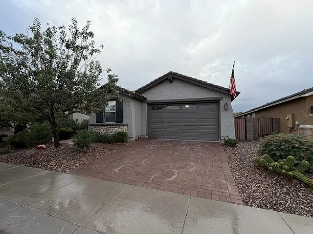4 bed, 2.5 bath, 1935 sqft, $2,300 — Photo 1