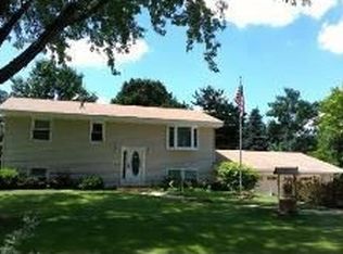 2615 Clarence St N, Maplewood, MN 55109