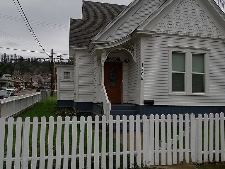 1205 SE Mill St — Photo 1