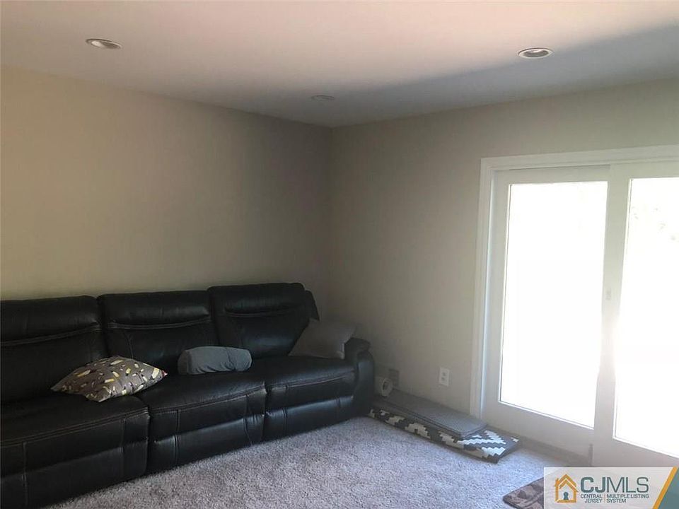 2nd image of 209 Walnut St